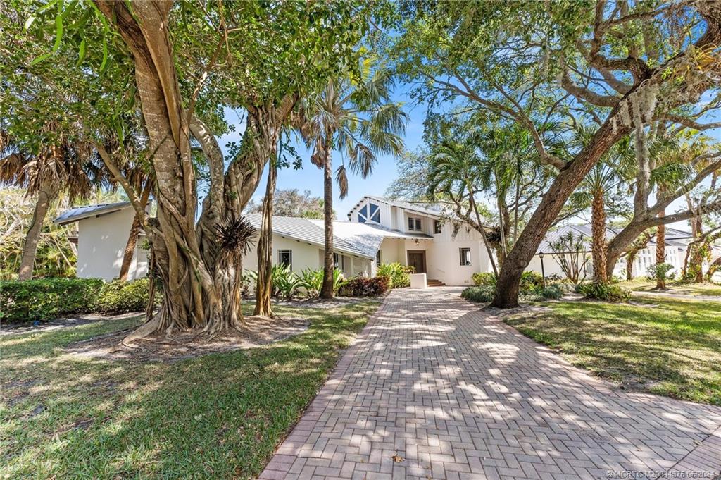 12 Oakwood Drive