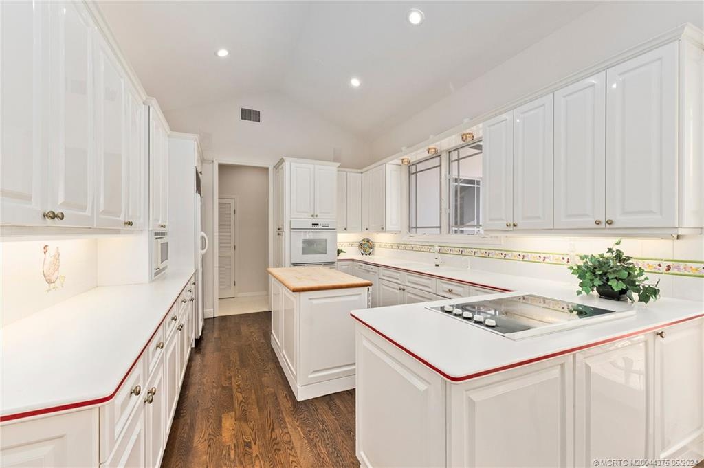 12 Oakwood Drive