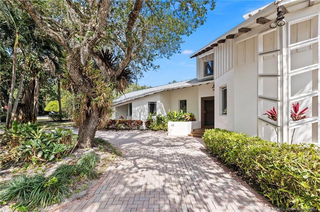 12 Oakwood Drive
