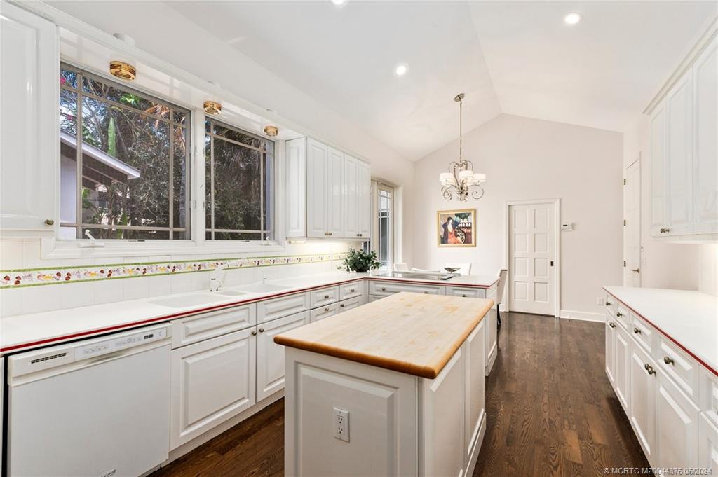 12 Oakwood Drive
