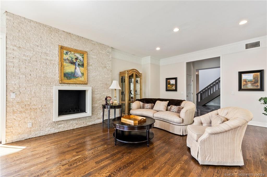 12 Oakwood Drive