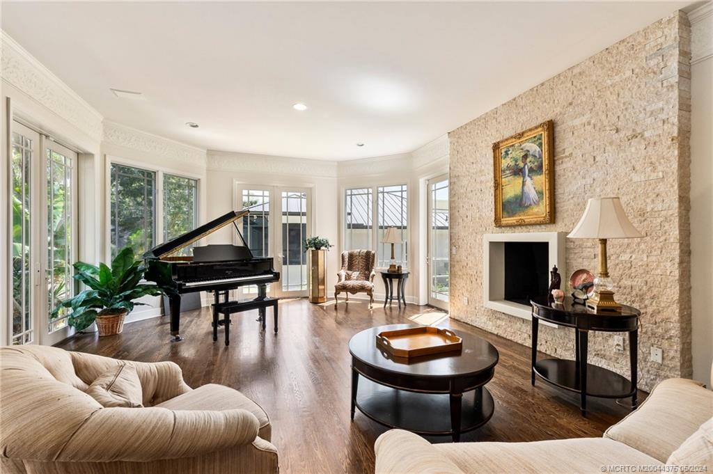 12 Oakwood Drive