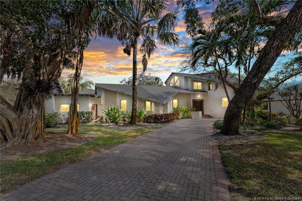 12 Oakwood Drive