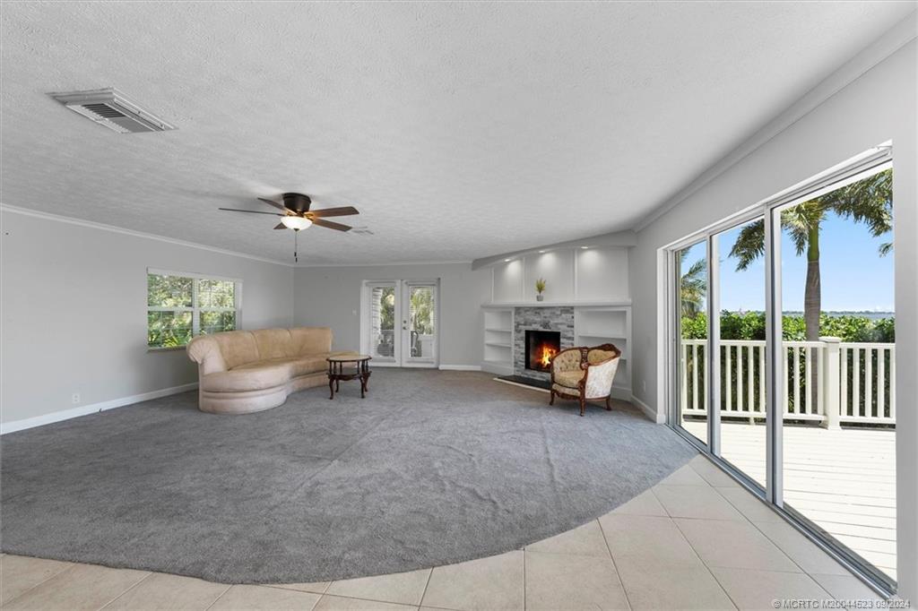 850 NE Ixora Drive