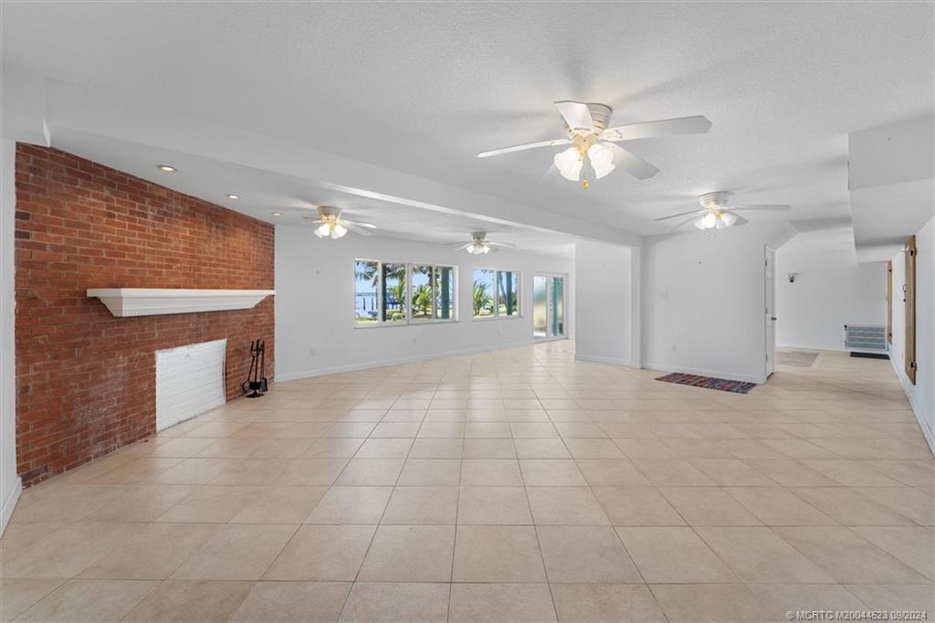 850 NE Ixora Drive