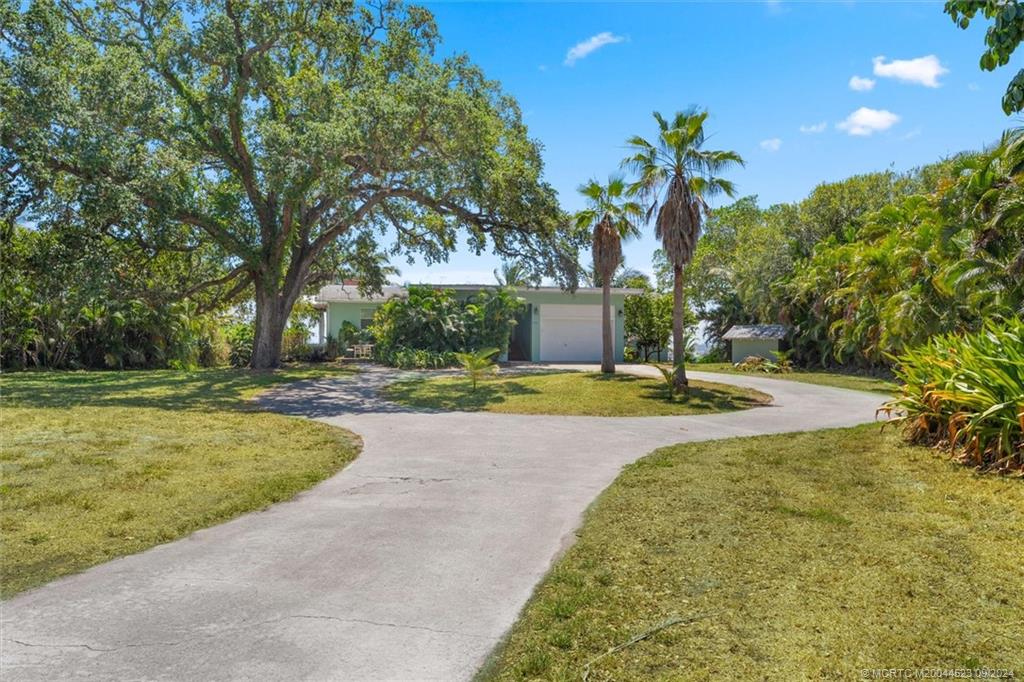 850 NE Ixora Drive