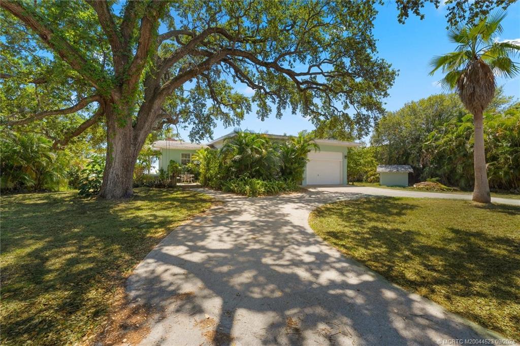 850 NE Ixora Drive
