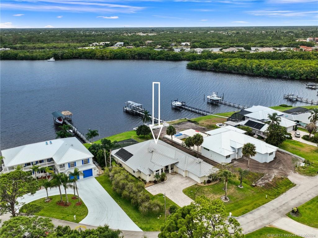 1002 SE Kitching Cove Lane