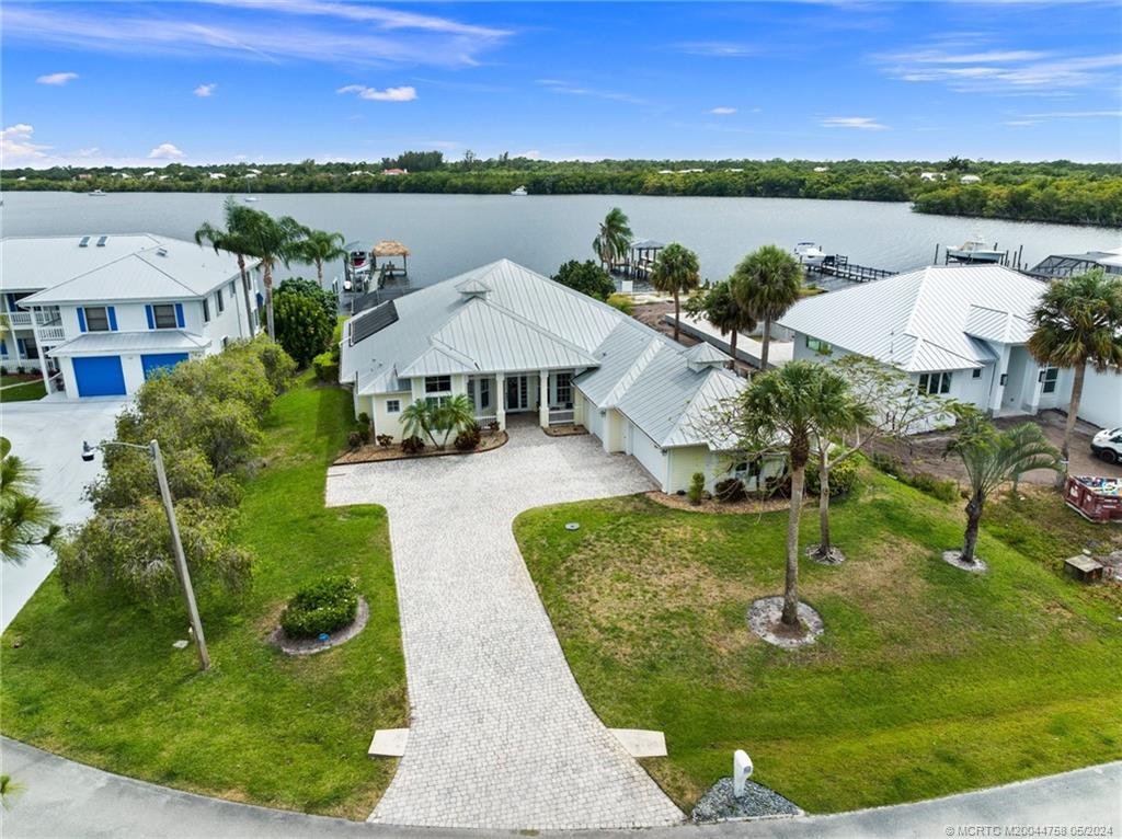 1002 SE Kitching Cove Lane