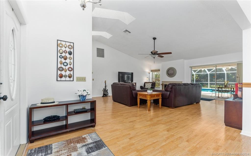 2654 SE Ibis Avenue