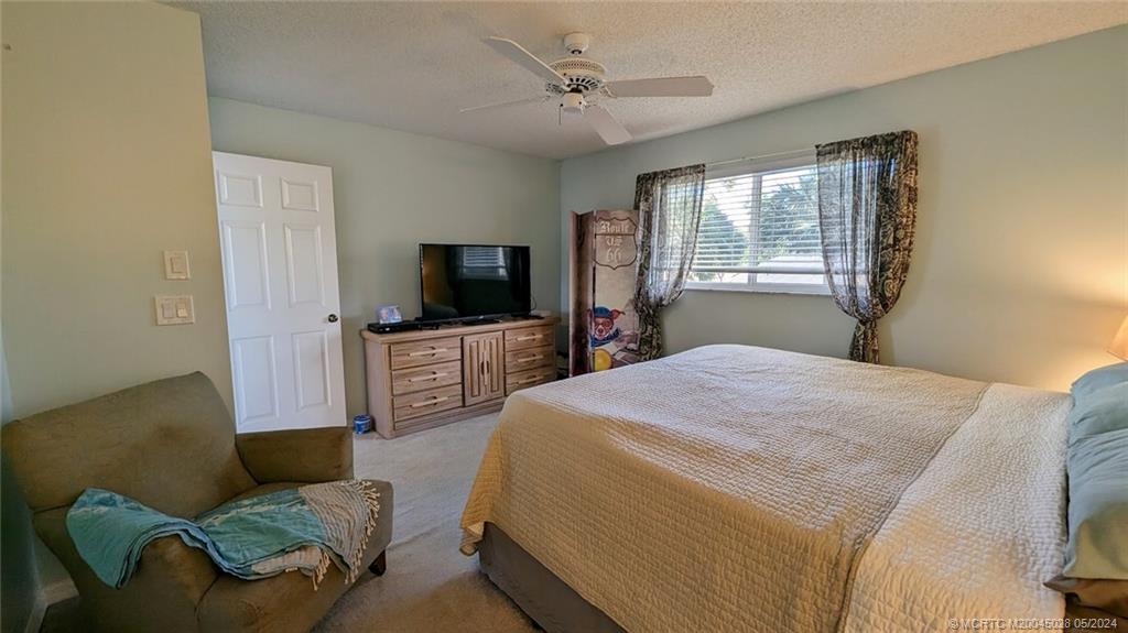616 NE Wax Myrtle Way