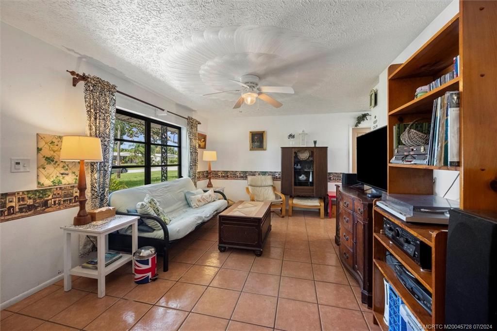 2279 NW Sunset Blvd