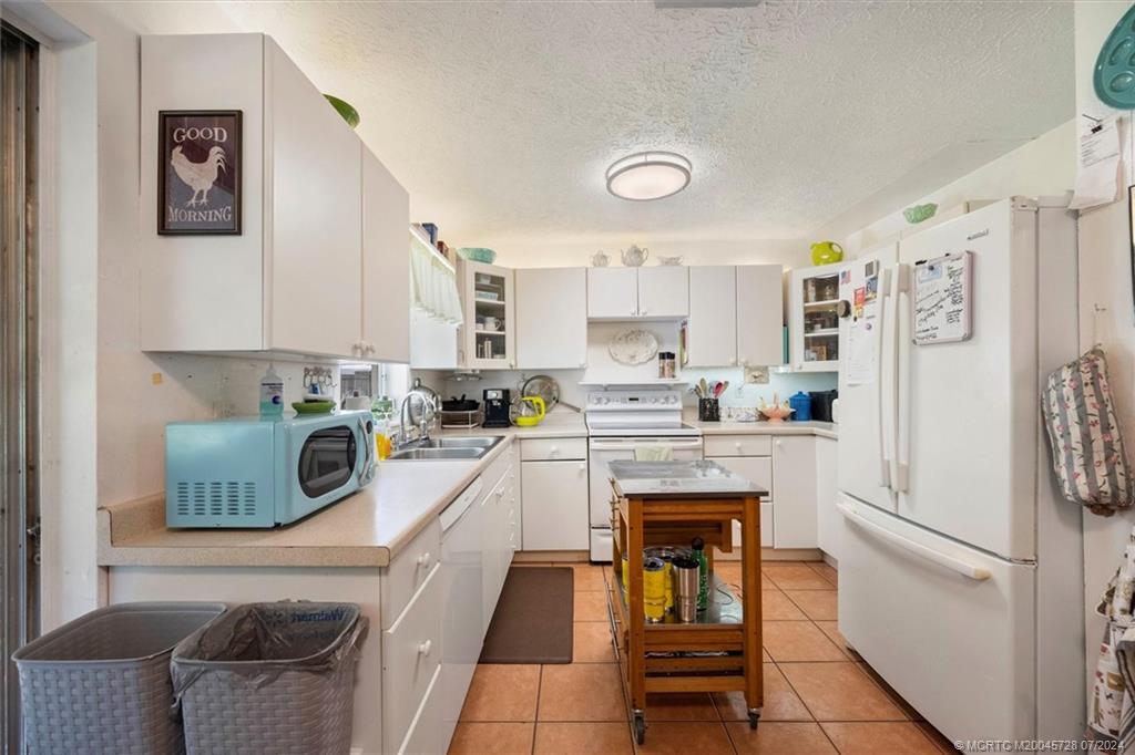 2279 NW Sunset Blvd