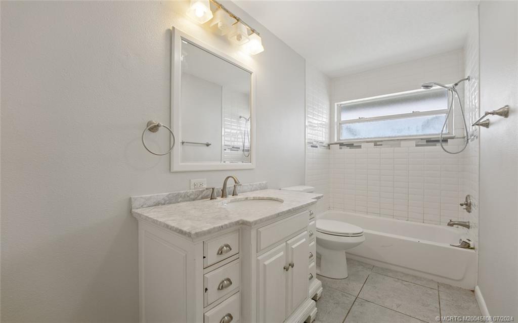 2374 SW Woodridge Street