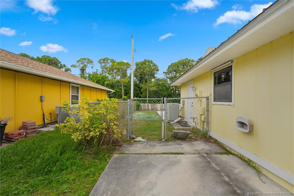 1461 SW Vizcaya Circle