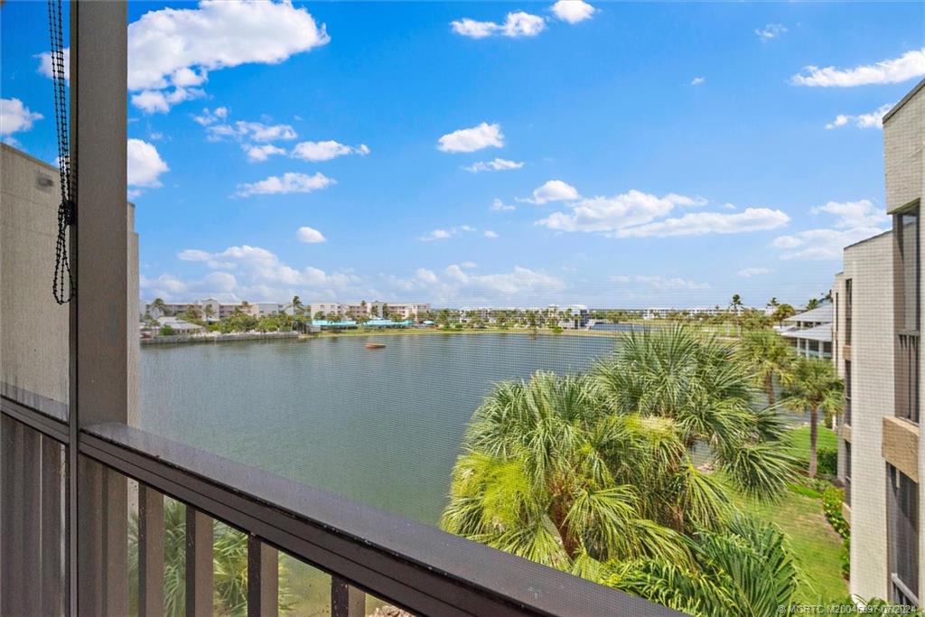 221 NE Plantation Road 406