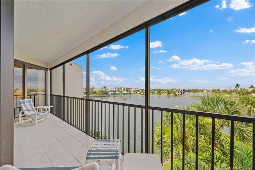 221 NE Plantation Road 406