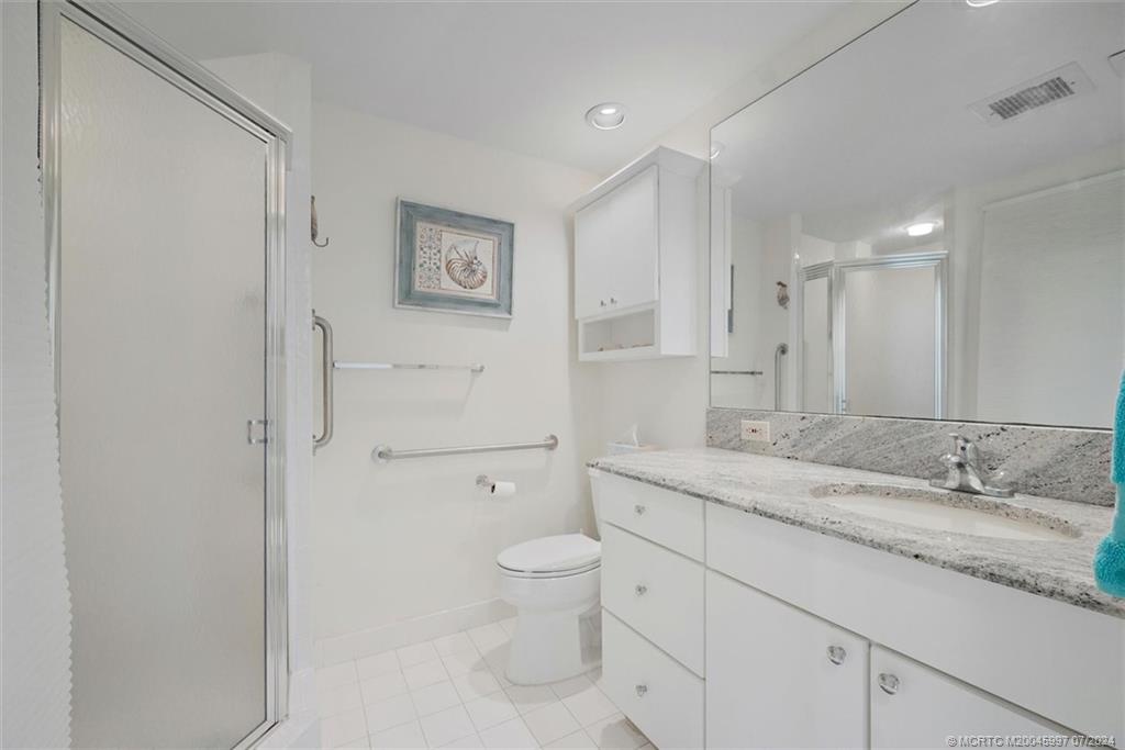 221 NE Plantation Road 406