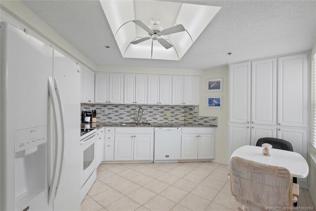 221 NE Plantation Road 406