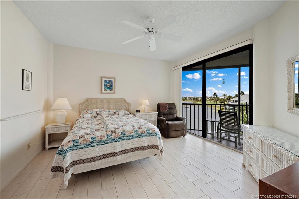 221 NE Plantation Road 406