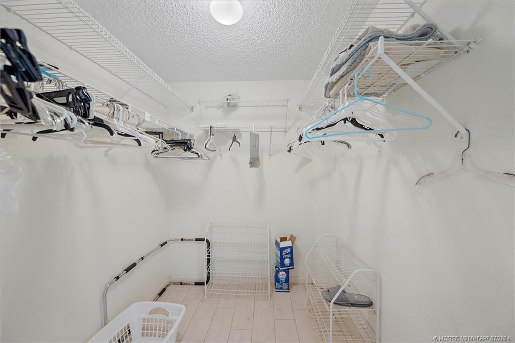 221 NE Plantation Road 406