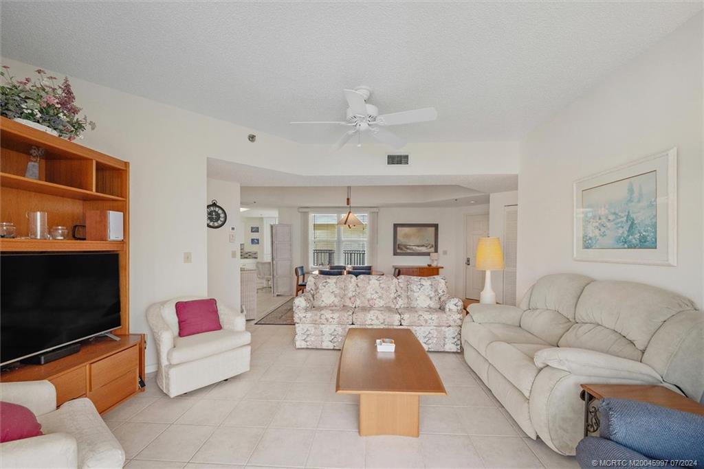 221 NE Plantation Road 406