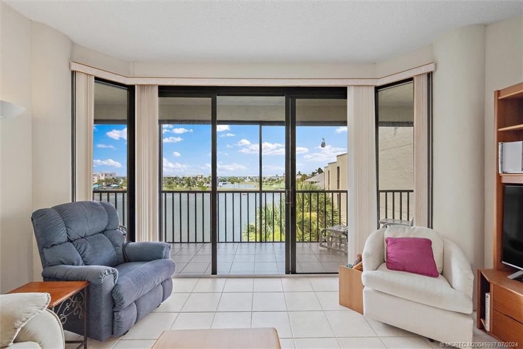 221 NE Plantation Road 406