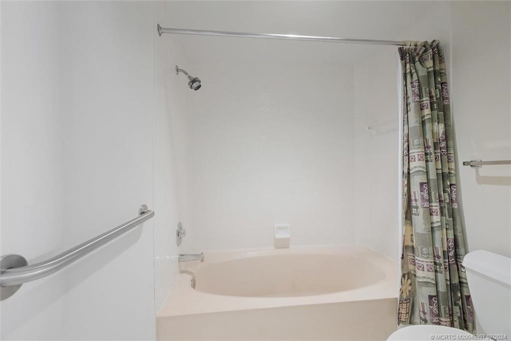 221 NE Plantation Road 406