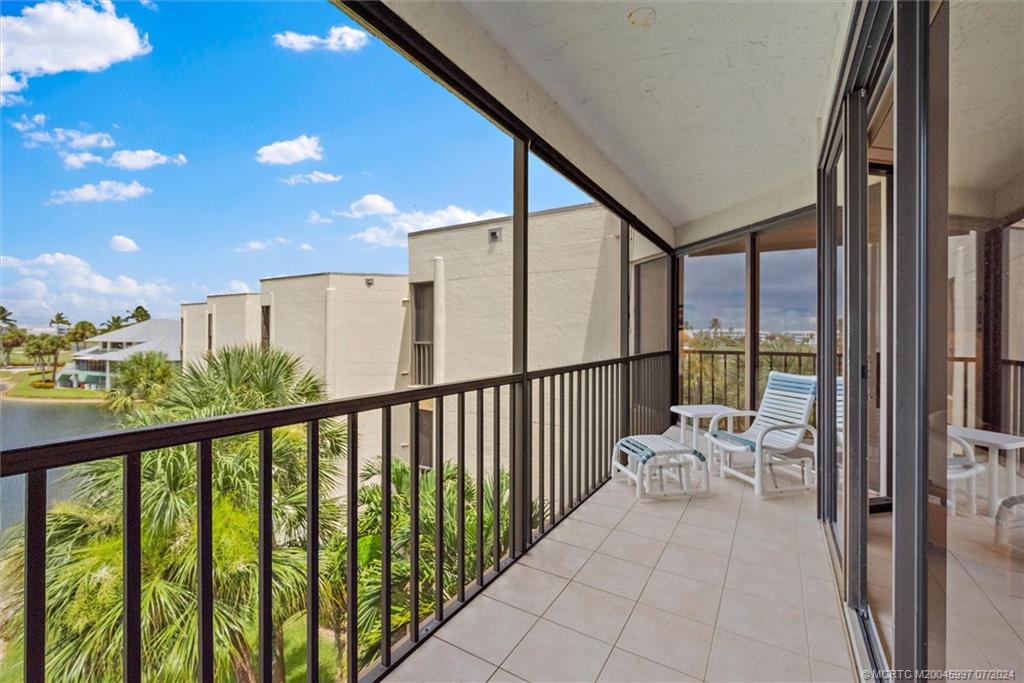 221 NE Plantation Road 406