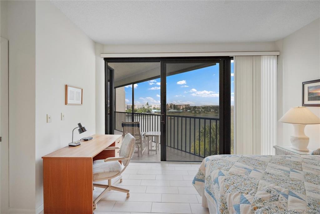 221 NE Plantation Road 406
