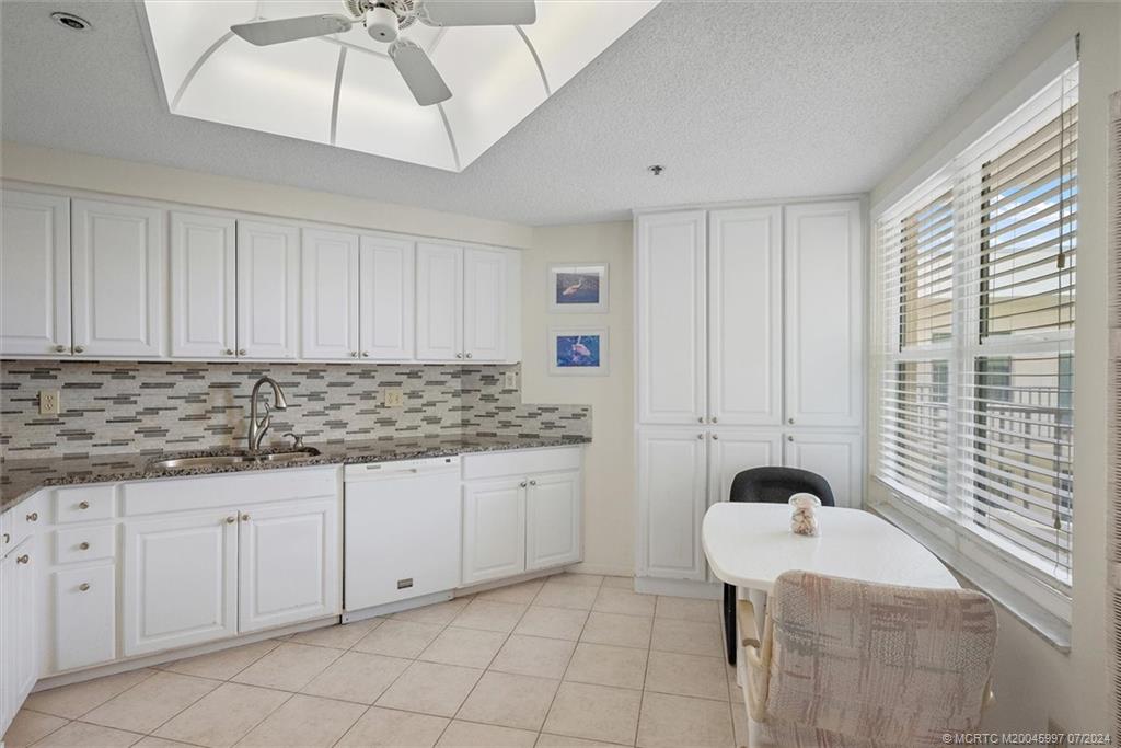 221 NE Plantation Road 406