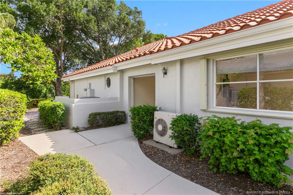 1512 NW Sweet Bay Circle