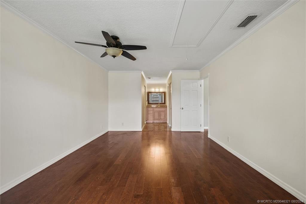 402 Lakewood Ct 2B
