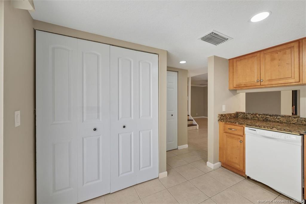 402 Lakewood Ct 2B