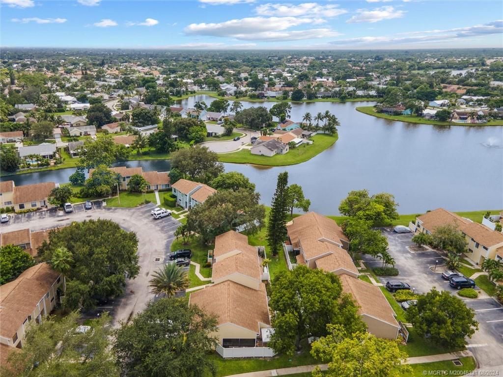 402 Lakewood Ct 2B