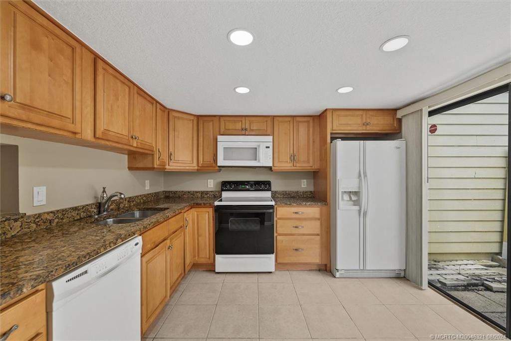 402 Lakewood Ct 2B