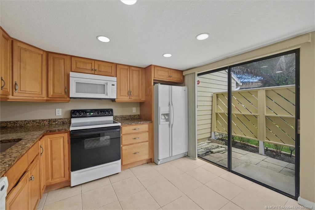 402 Lakewood Ct 2B