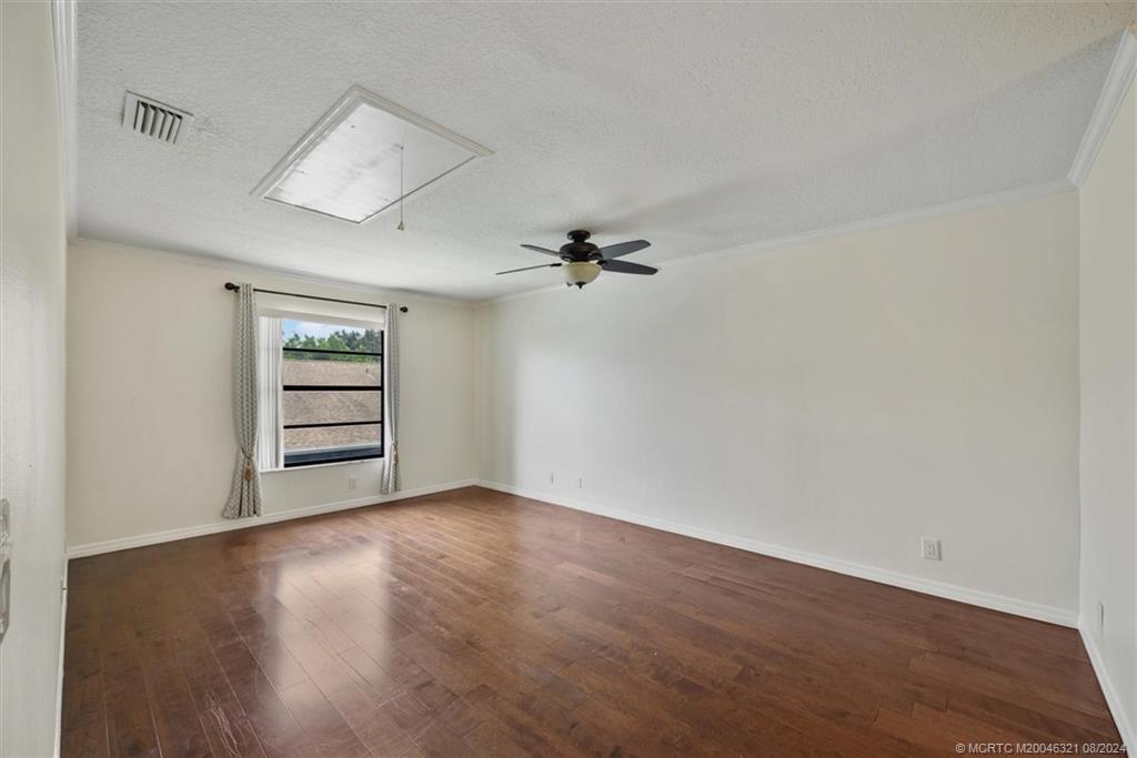 402 Lakewood Ct 2B