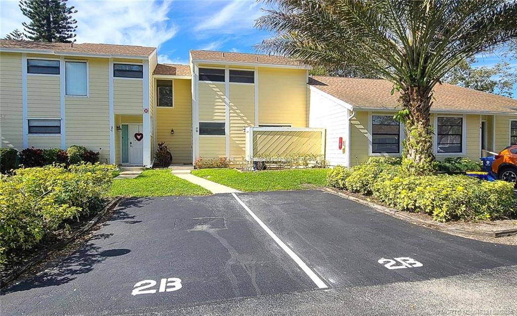 402 Lakewood Ct 2B