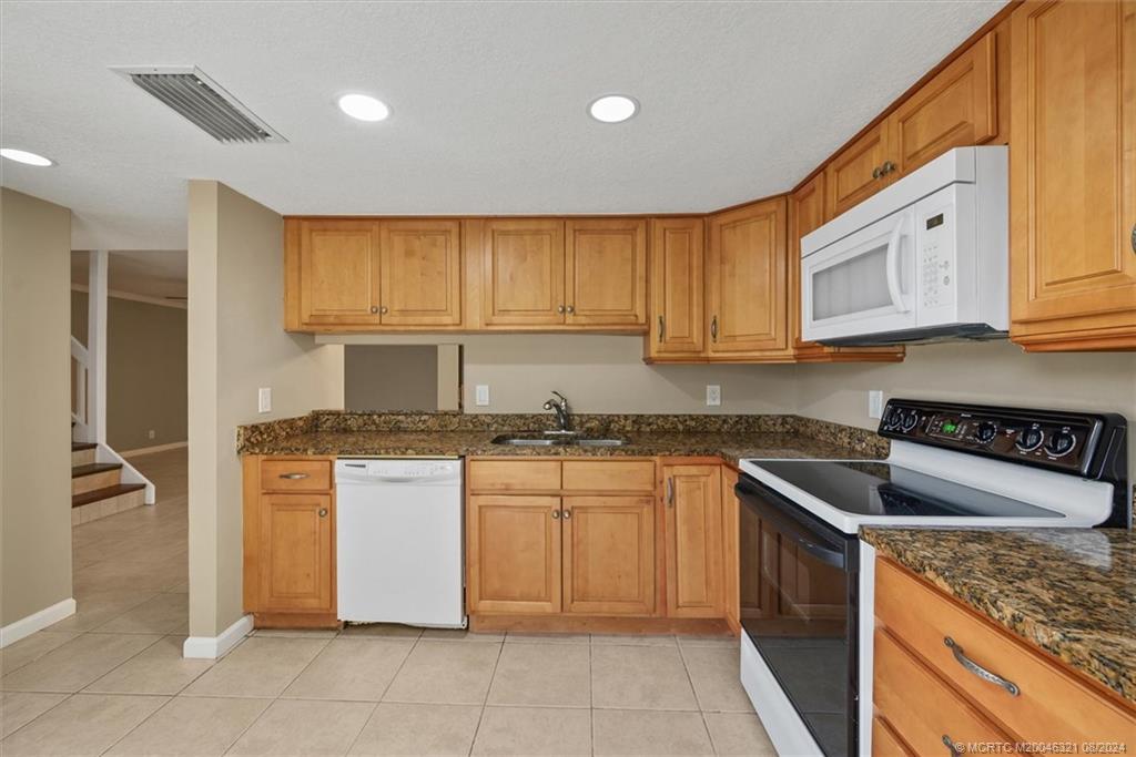 402 Lakewood Ct 2B
