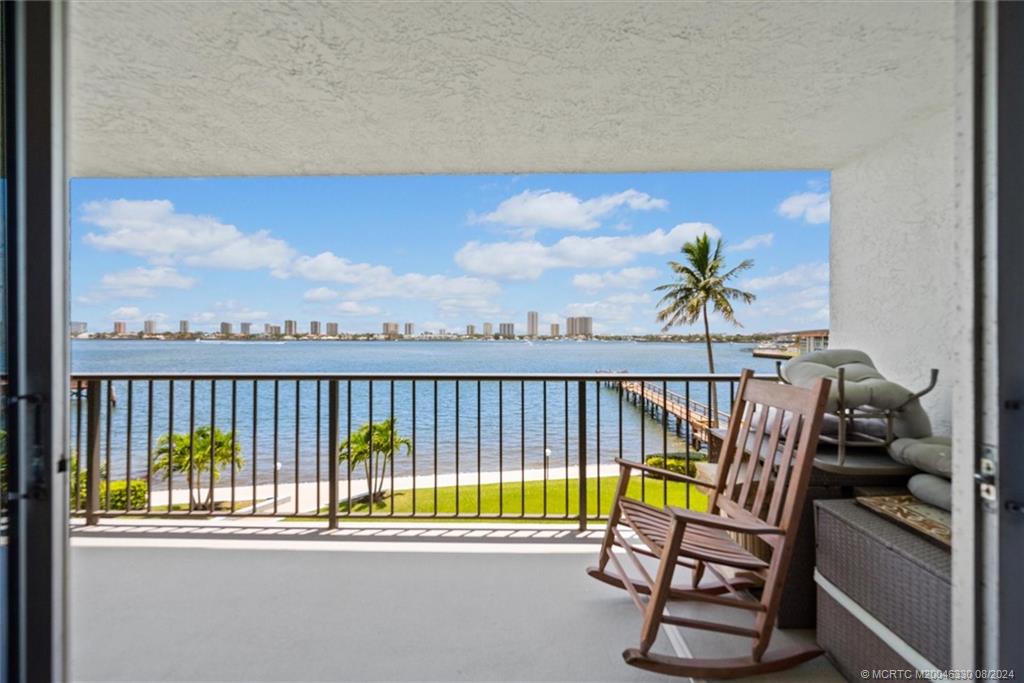 3040 Lake Shore Drive 301