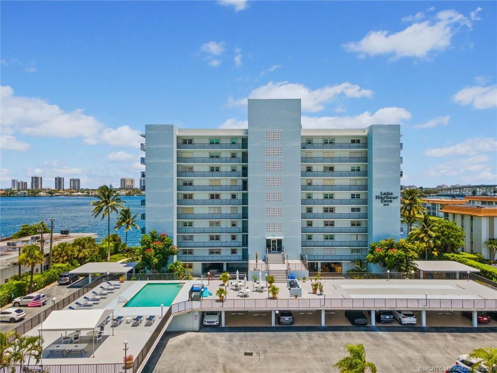 3040 Lake Shore Drive 301
