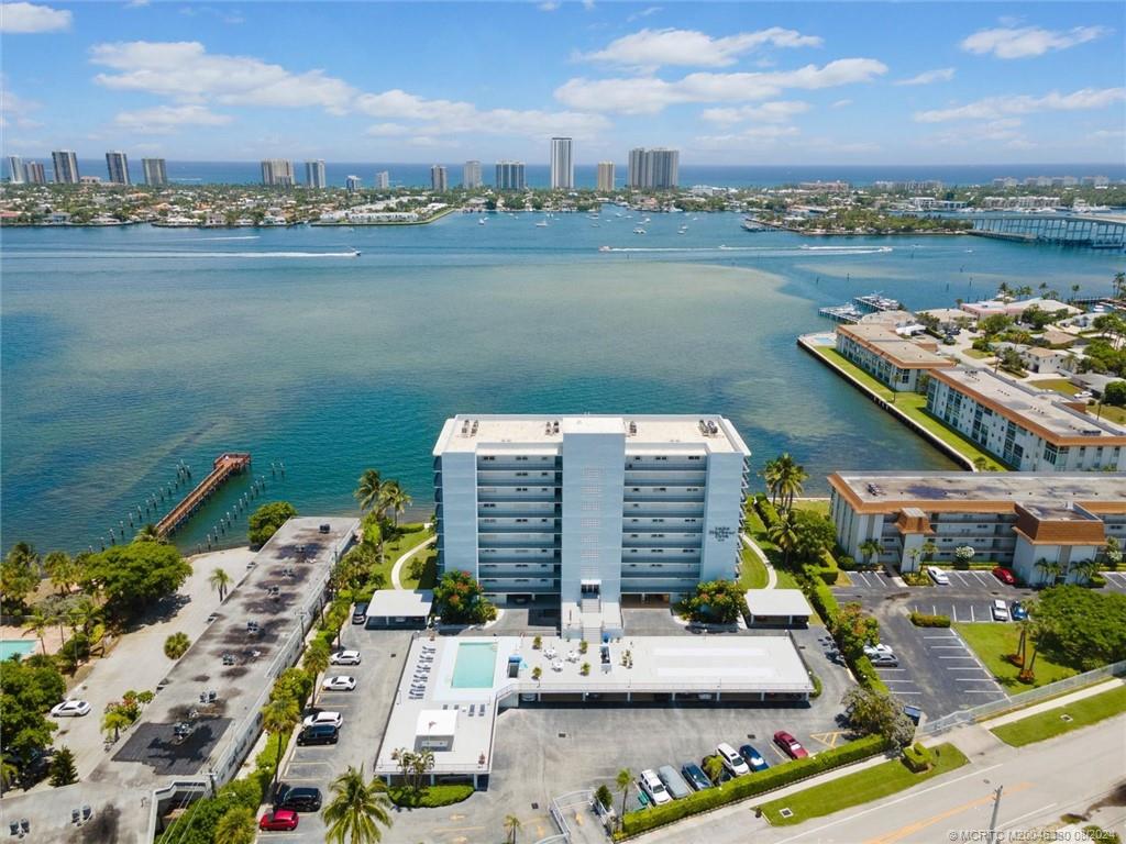 3040 Lake Shore Drive 301
