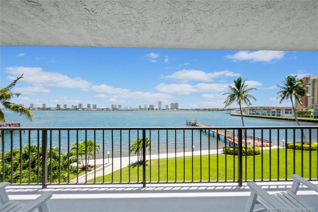 3040 Lake Shore Drive 301