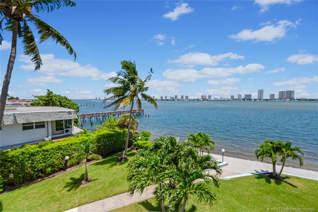 3040 Lake Shore Drive 301