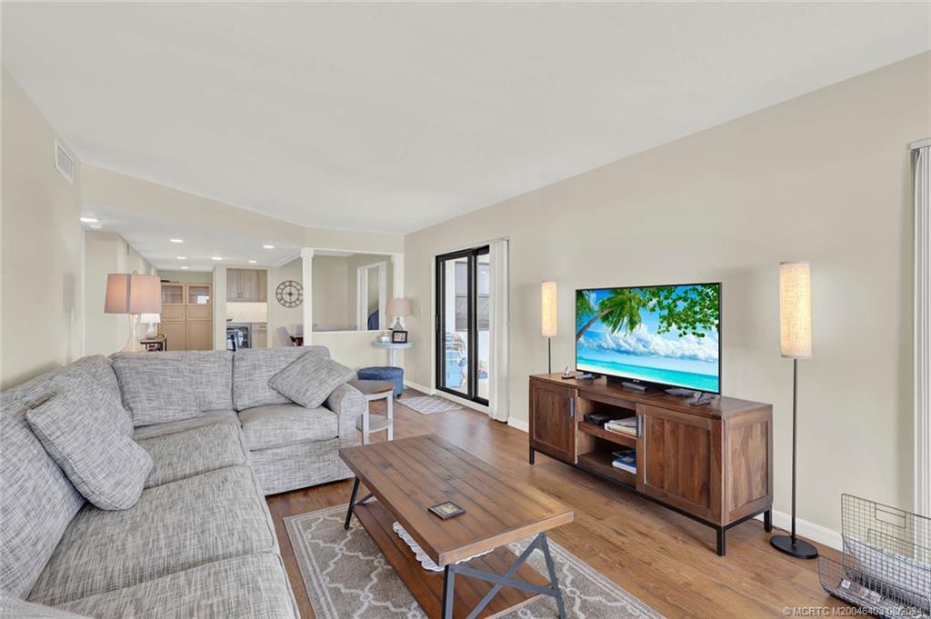 10044 S Ocean Drive 402