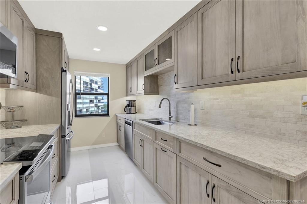 10044 S Ocean Drive 402