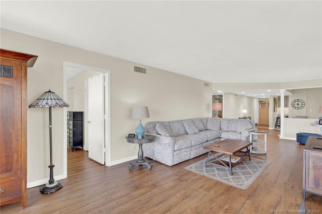 10044 S Ocean Drive 402