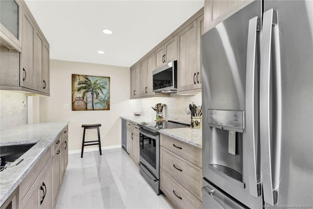 10044 S Ocean Drive 402