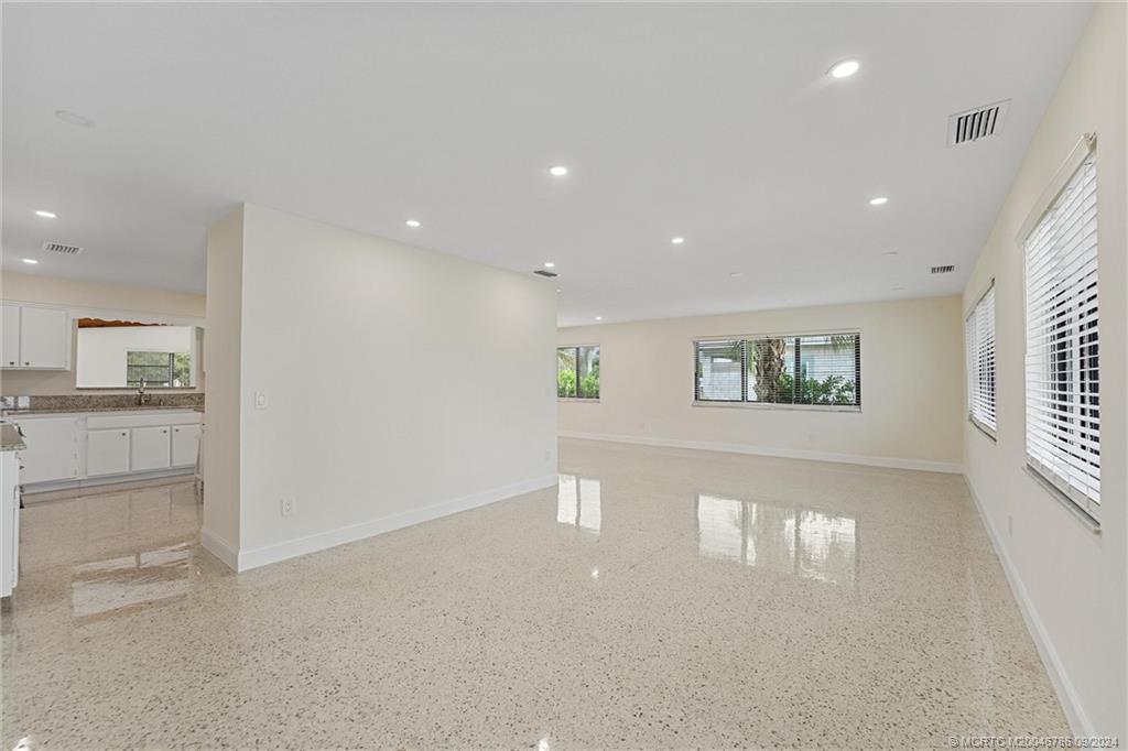 1134 NW Spruce Ridge Drive
